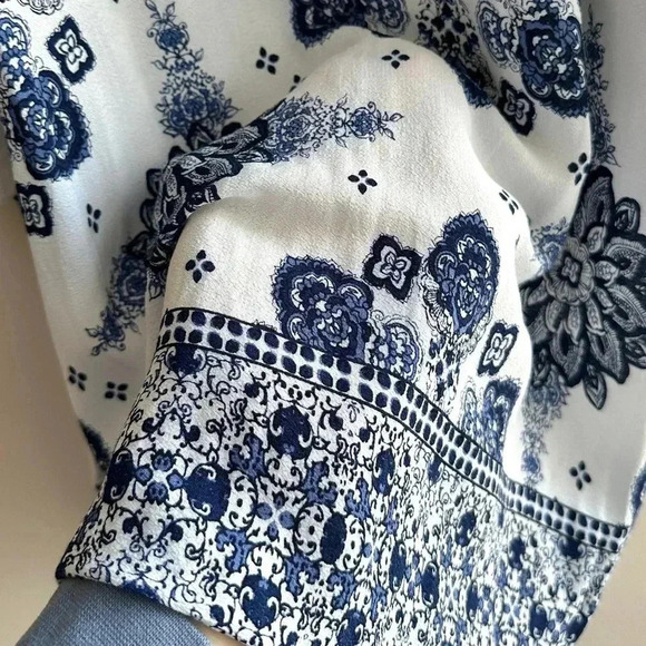 Forever 21 Contemporary Blue Floral Cold Shoulder Bell Sleeve Dress, Size XS - Picture 12 of 16